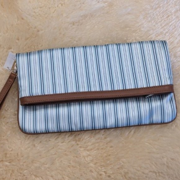 White House Black Market Matching Heels & Clutch - Picture 3 of 10